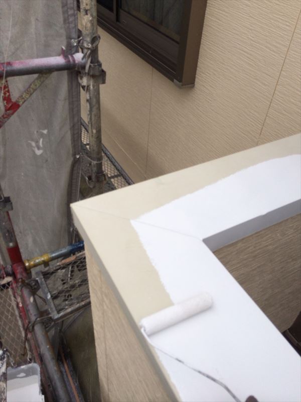 ベランダ笠木の下塗り