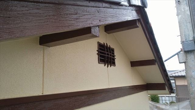 垂木・幕板の塗装です