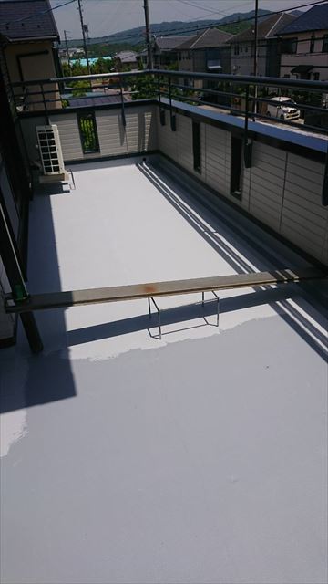 ベランダ防水をリボール式防水にて施工しています。春日井市坂下町！