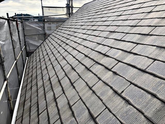 春日井市不二町で、サーモテックシーラーで屋根の下塗り塗装です