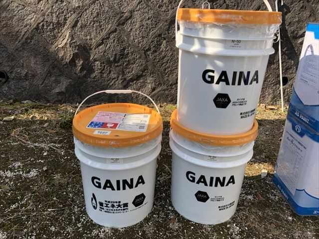 瀬戸市内田町で屋根塗装、世界最高級断熱塗料のガイナで施工です。
