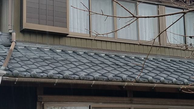 瓦屋根