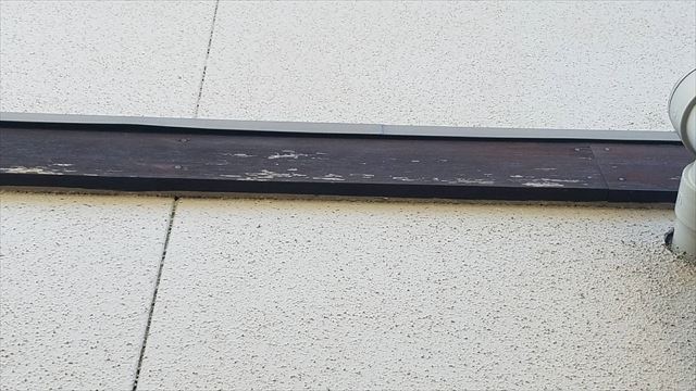 幕板の色褪せ