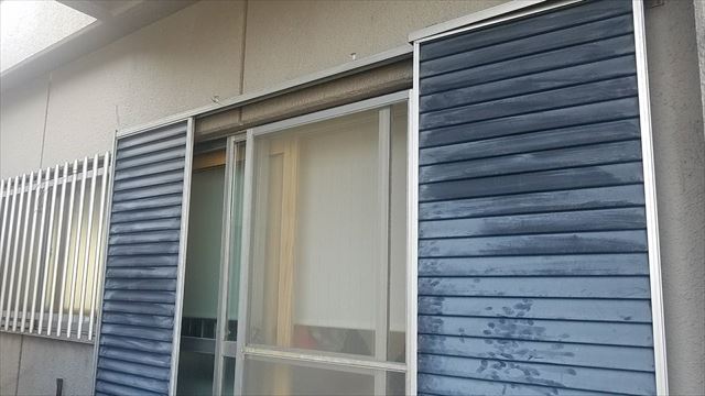 雨戸の色褪せ