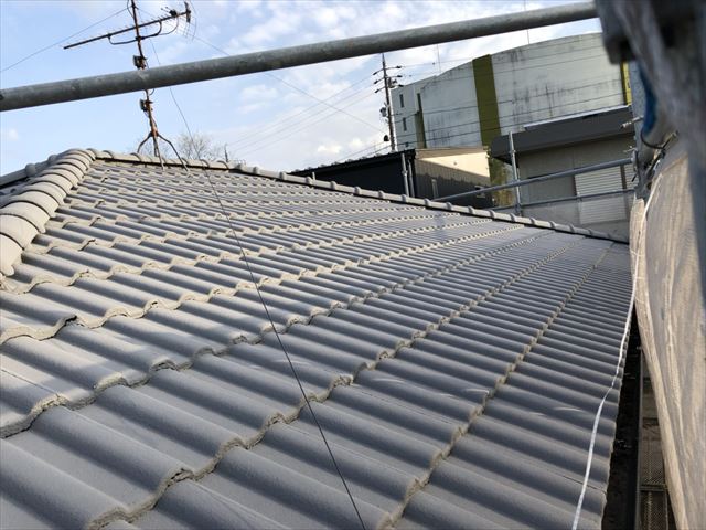 屋根の上塗り塗装です