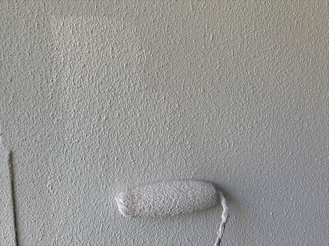 外壁の中塗りです