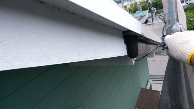 破風板の中塗り