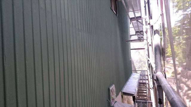 トタン壁の塗装