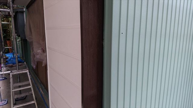 樋の塗装です
