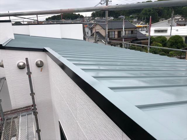 トタン屋根の塗装です