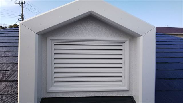 屋根の通気口の塗装