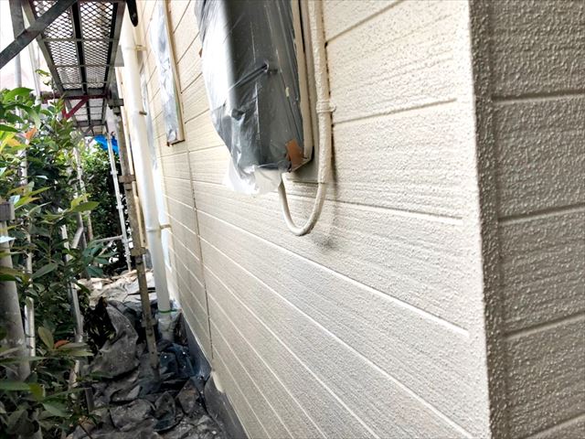 外壁の上塗り塗装です