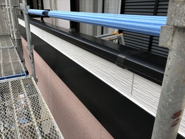 幕板の塗装です