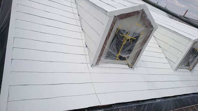 屋根の下塗り2回目です