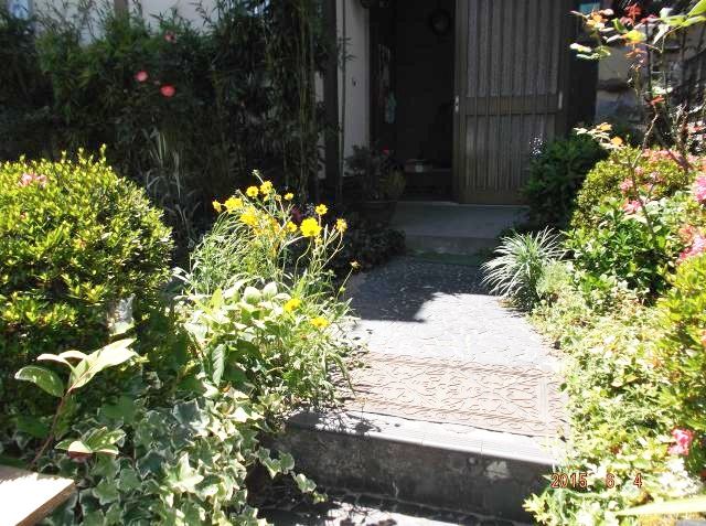 春日井市高蔵寺町の玄関アプローチ舗装を実施しました