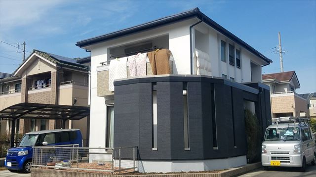 春日井市坂下町にて、屋根外壁塗装で、白いお家に変身しました。