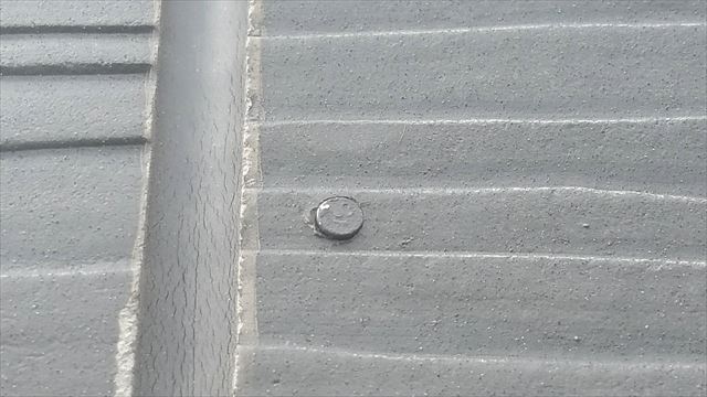 外壁の釘が浮いている