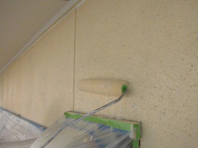 外壁の中塗り