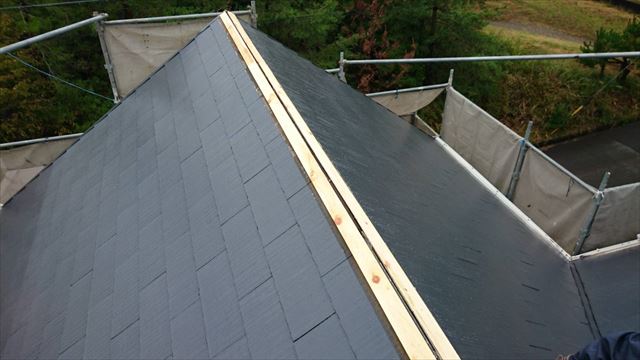 瀬戸市水北町で屋根をガルバリウムにての葺き替え工事です。