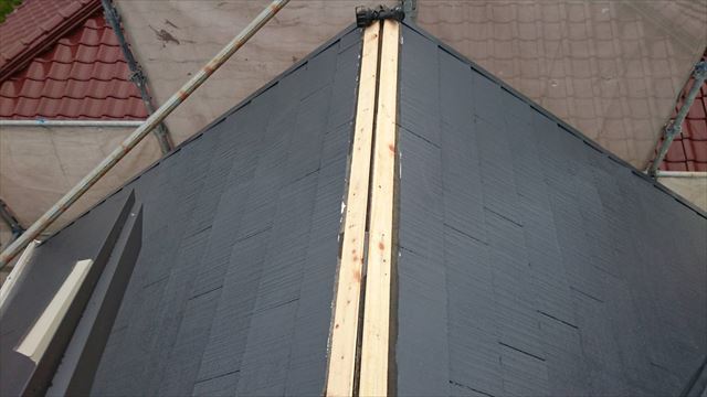 春日井市高蔵寺町で屋根の棟板金工事が完了しました。