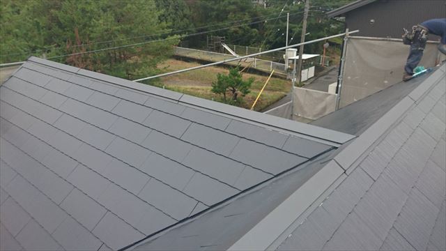棟板金取り付けです