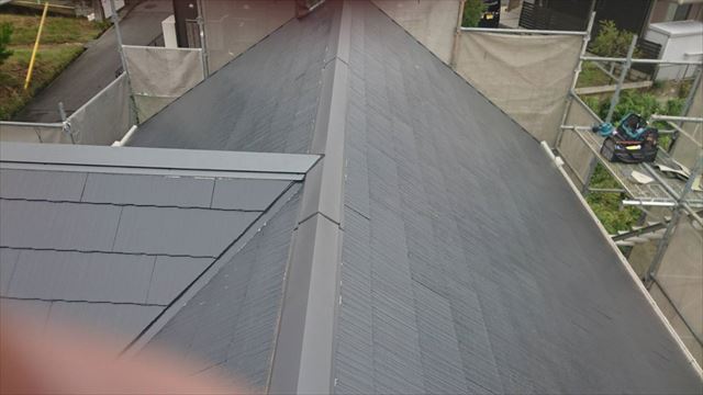棟板金取り付けです