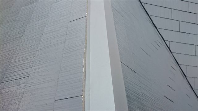 棟板金取り付けです