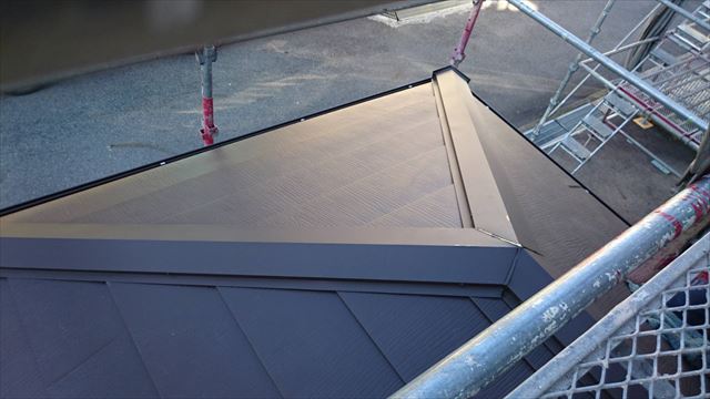 瀬戸市、棟板金完成