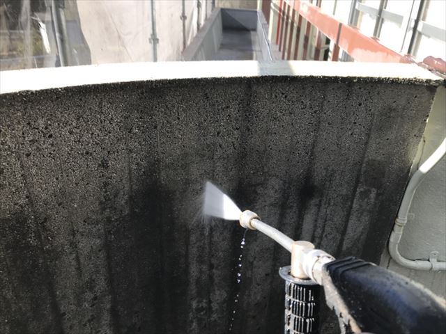 春日井市、ベランダの洗浄