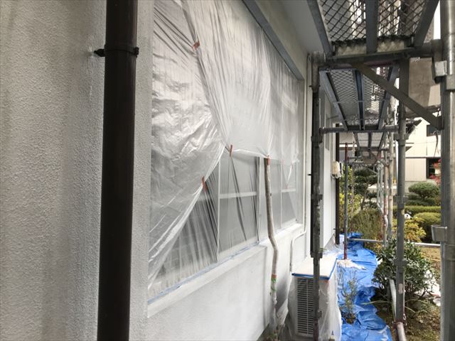 春日井市坂下町で外壁の下塗り１回目を塗装しました。