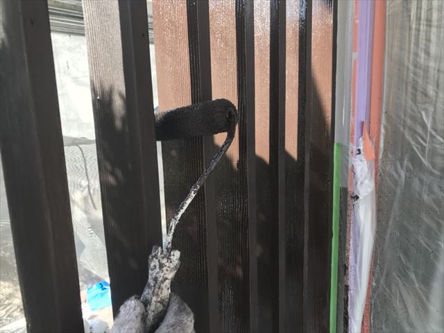 飾り格子の塗装です