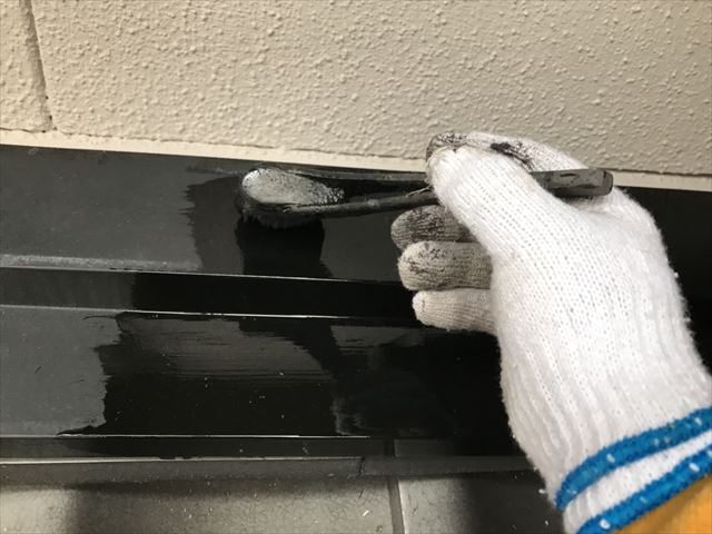 シャッターボックスの塗装です