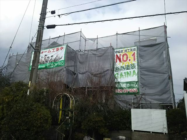春日井市小野町にて、屋根と外壁塗装がスタートです。