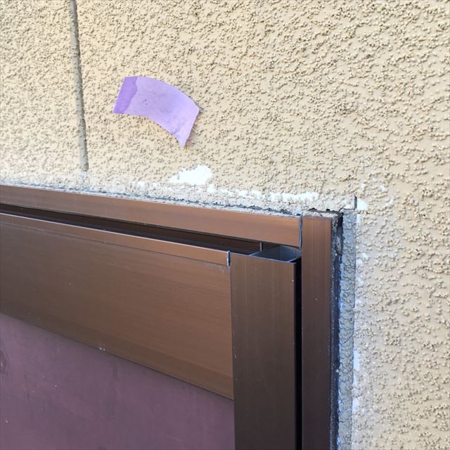 窓上部のコーキングの劣化