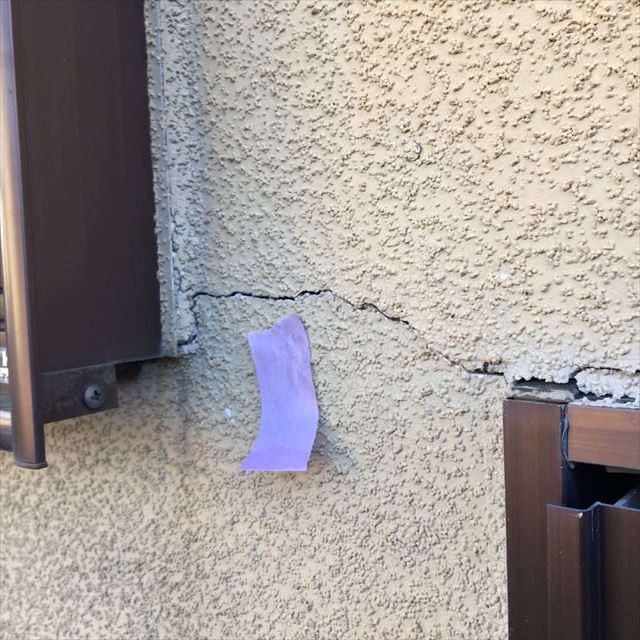 外壁のひび割れです