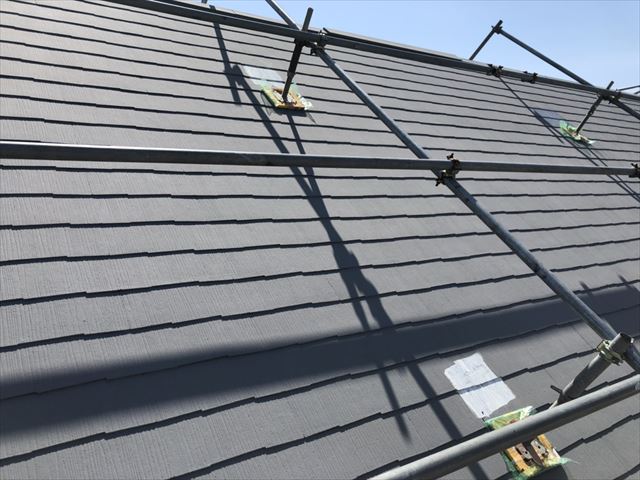 屋根の上塗り、完了です