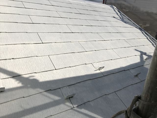 屋根の下塗り２回目です