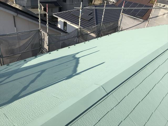 屋根の上塗り塗装です