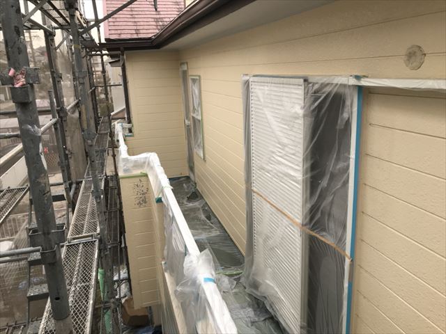 瀬戸市品野町で、エポパワーシーラーで下塗り塗装です。