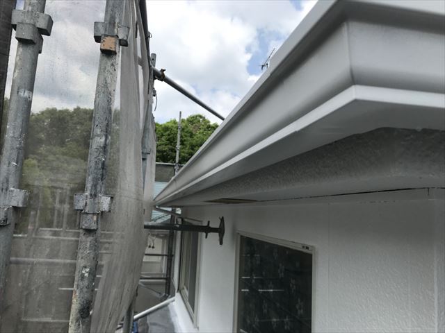 破風板の塗装です