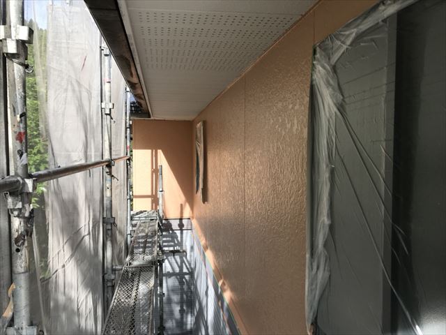 2階外壁の中塗り塗装です