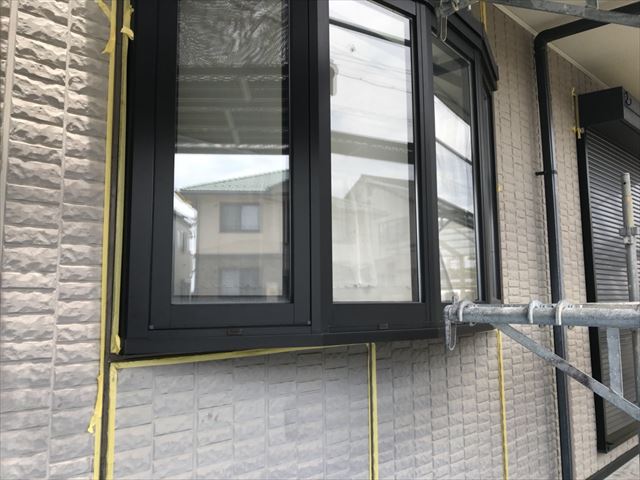 小牧市掛割町で、たて目地をオートンイクシードで施工しました。