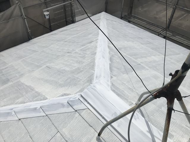 屋根の下塗り１回目、完了