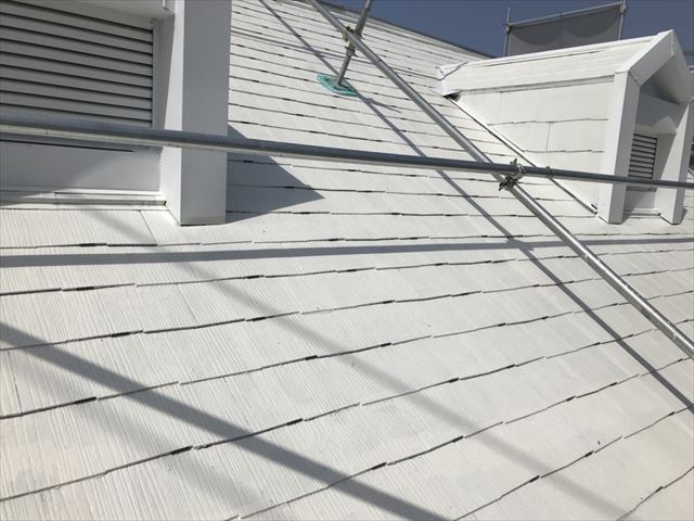 屋根にタスペーサー取付け完了