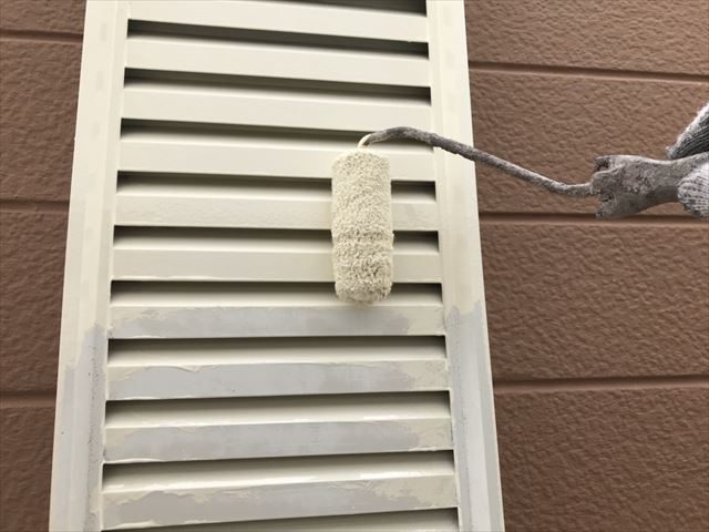 換気口の塗装です