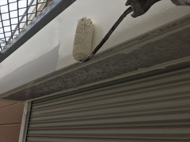 シャッターボックスの塗装です