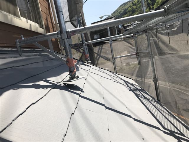 屋根の下塗り2回目です