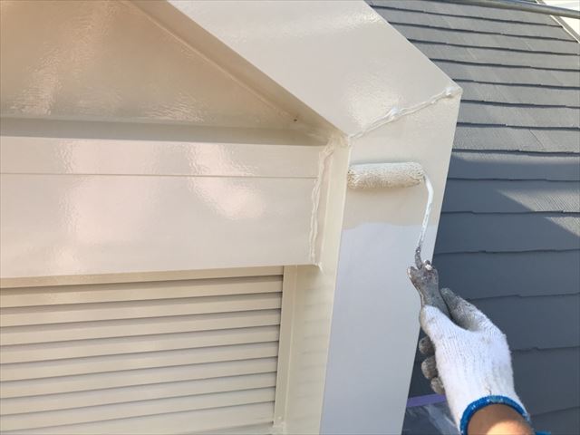 小屋根の塗装です