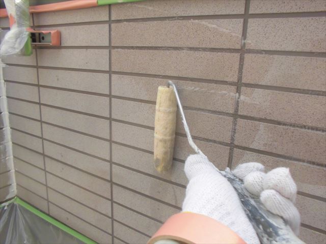 春日井市篠木町で軒天の塗装と外壁の下塗りを施工しました。