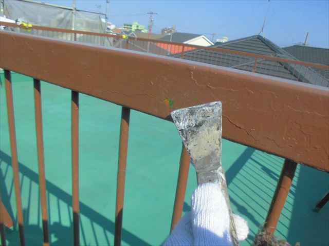 鉄部ベランダのケレン作業